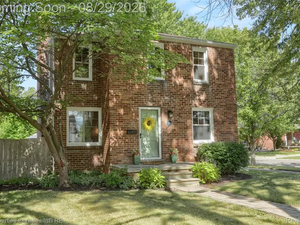 19295 Eastborne St, Harper Woods, MI 48225