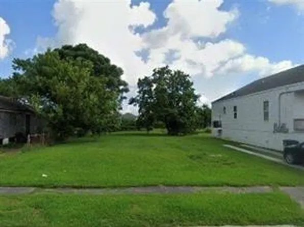 2319 Abundance St, New Orleans, LA 70122