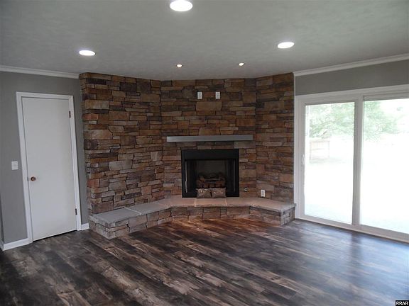 3rd image of 1006 Robinhood Dr
