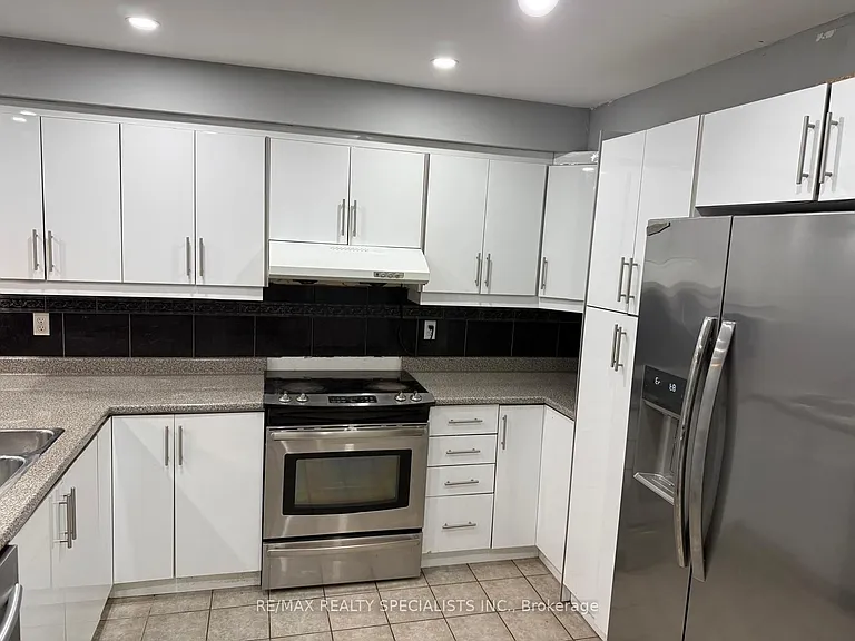 7166 Black Walnut Trl — Photo 11