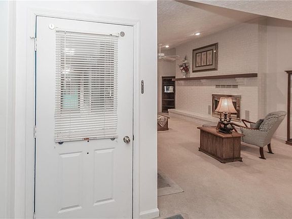 4th image of 32 Marywood Dr