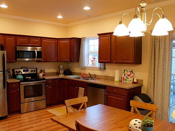 Kitchen with stainless applianes