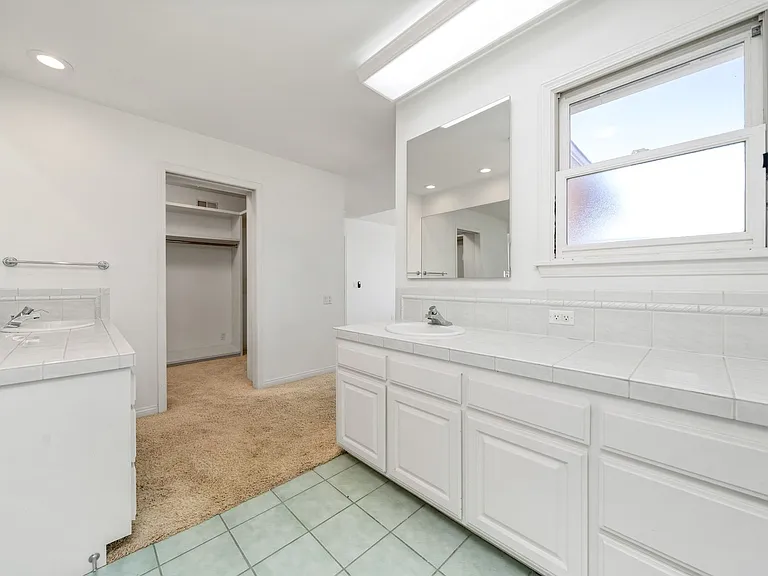 732 Bison Ave — Photo 23