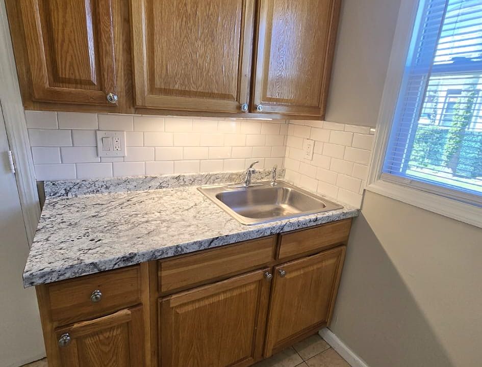 2nd image of 465 15th Ave APT 3