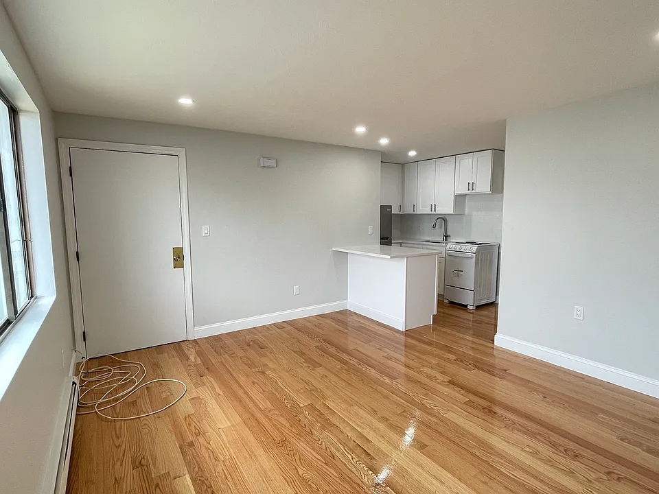 23 Claremont Ave #E