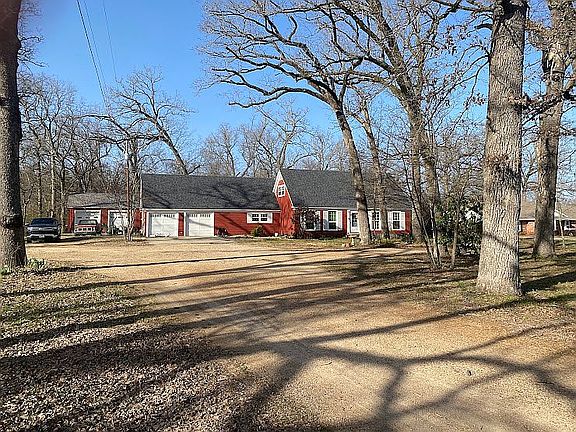4th image of 3425 Clarksville St