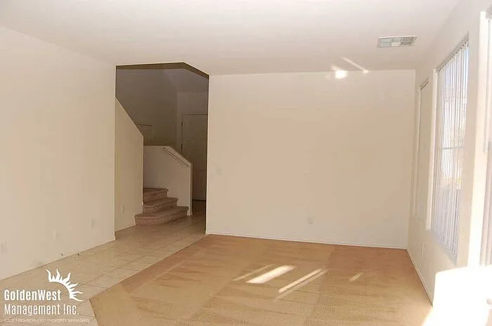 3 bed, 3.0 bath, 1650 sqft, $2,050 — Photo 4