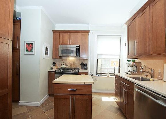 2nd image of 41 W 82nd St APT 6D