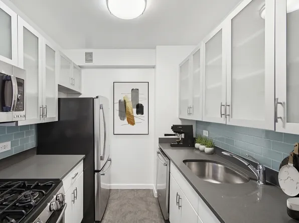 189 West 89th Street image 1 of 9