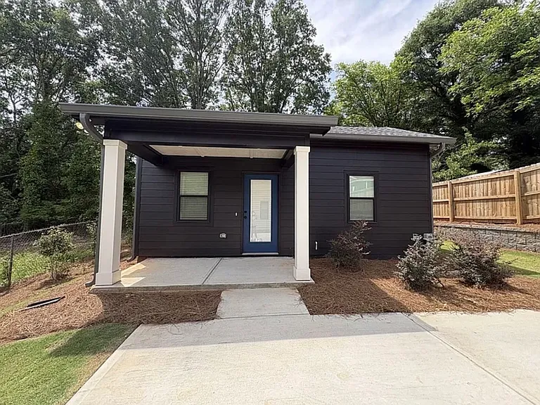 1743 W Hancock Ave — Photo 1