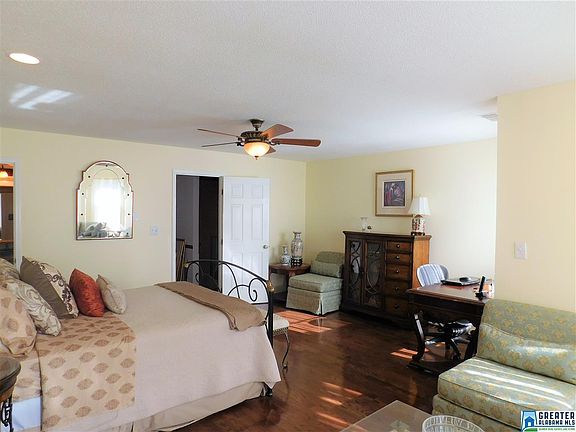 4th image of 1212 Stonehedge Dr