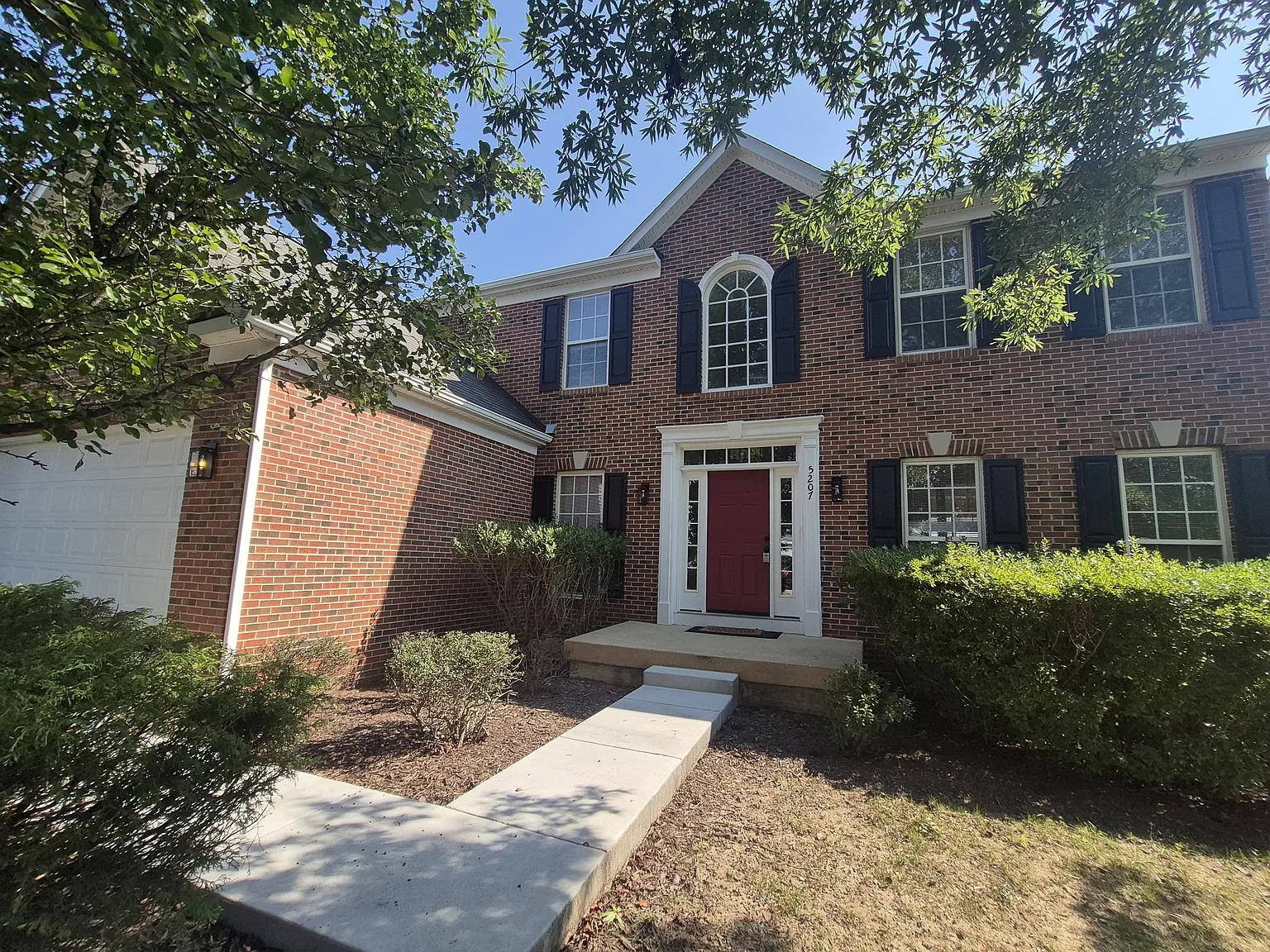 4 bed, 2.5 bath, 2679 sqft, $2,600 — Photo 1