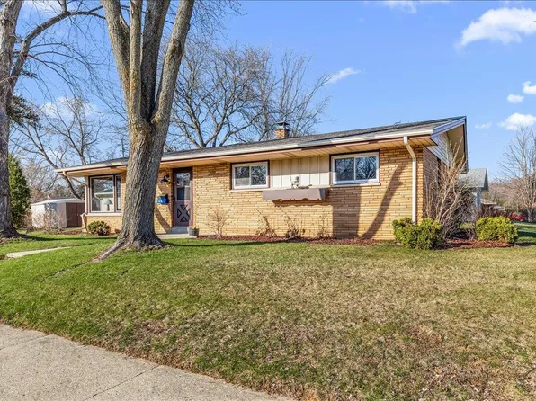 603 Meadowbrook DRIVE, West Bend, WI 53090