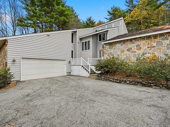 3rd image of 3022 Hillside Dr