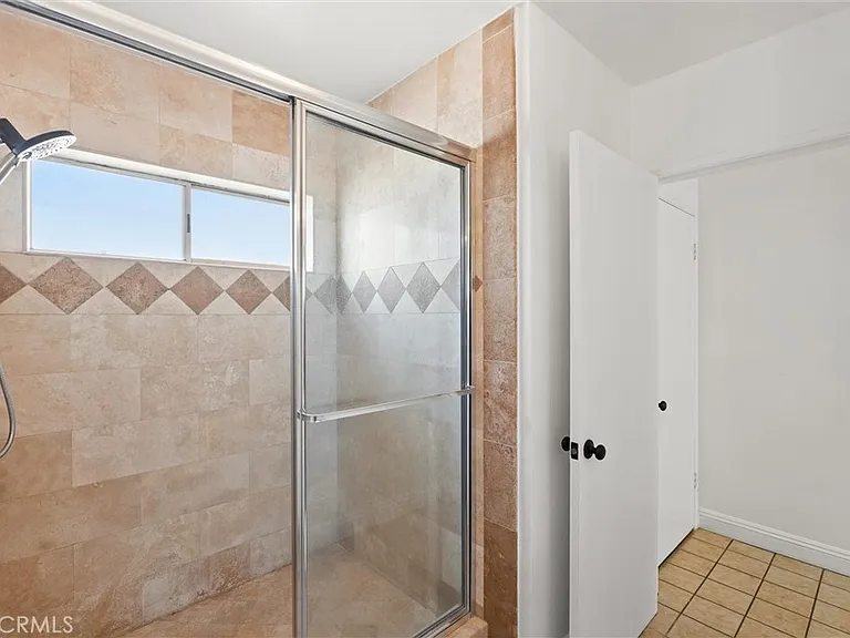 337 La Verne Ave — Photo 16