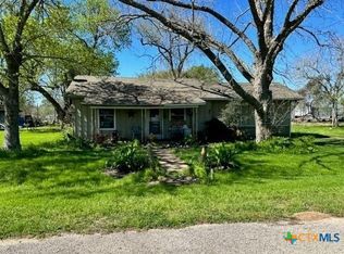28 Jackson St, Telferner, TX 77988