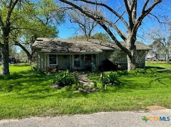28 Jackson St, Telferner, TX 77988