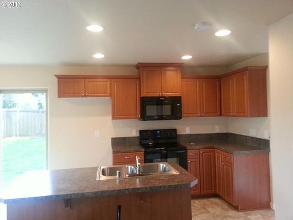4th image of 854 NE 109th Ct