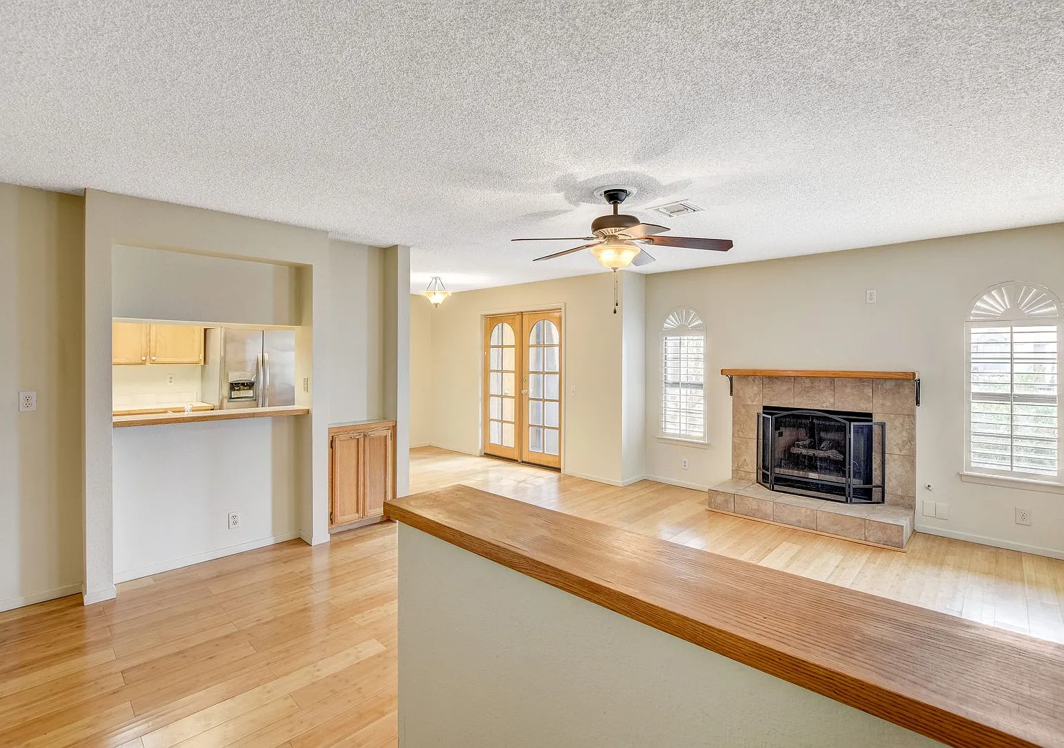 2BD 2BTH Condo w/ Fireplace & Community Pool. — Photo 4