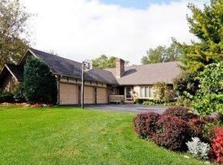20096 N Park Hill Dr, Deer Park, IL 60010