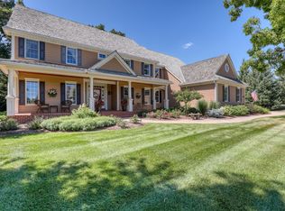 251 E Laurel Cir, Delafield, WI 53018