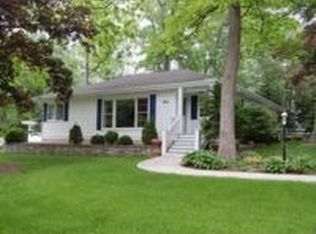 895 Sauganash Dr, Fontana, WI 53125