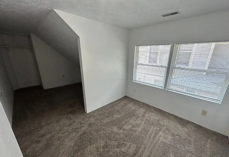 7 bed, 2.0 bath, 1700 sqft, $3,500 — Photo 3