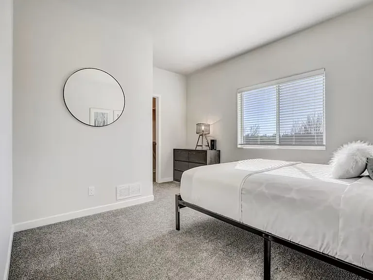2220 E La Salle St — Photo 36