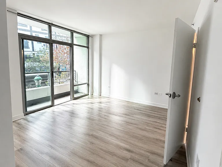 425 W Beech St #208 — Photo 8
