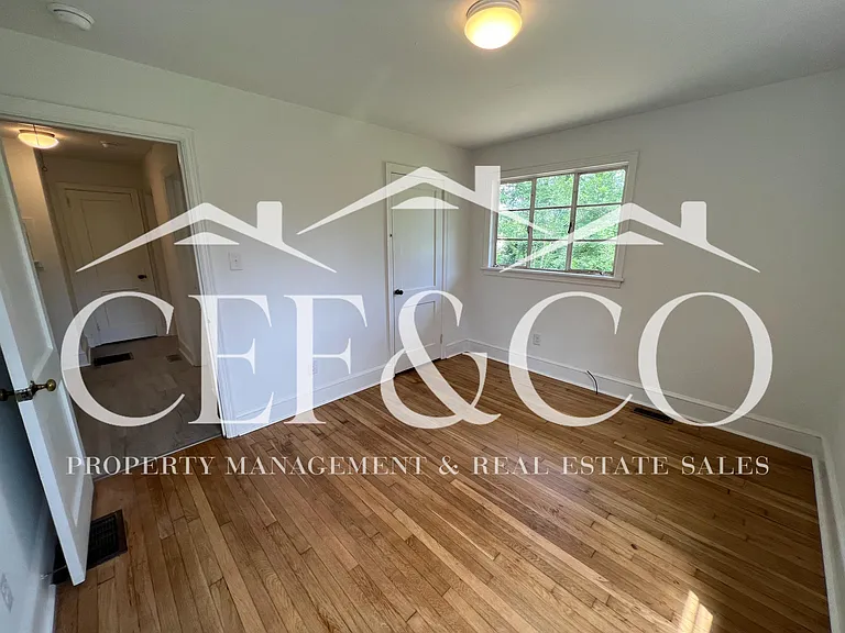 156 Overbrook Cir — Photo 4