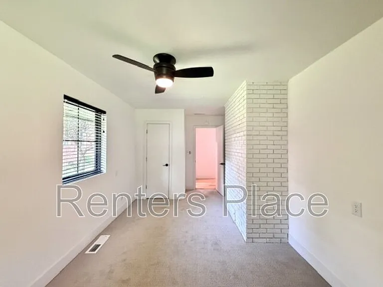 2616 E 58th St S — Photo 16