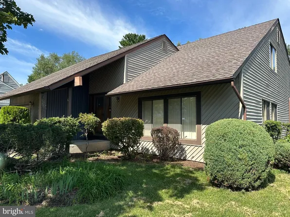 16 Piedmond Ln, Sicklerville, NJ 08081