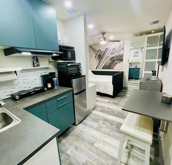 201 NE 28th Ter — Photo 1