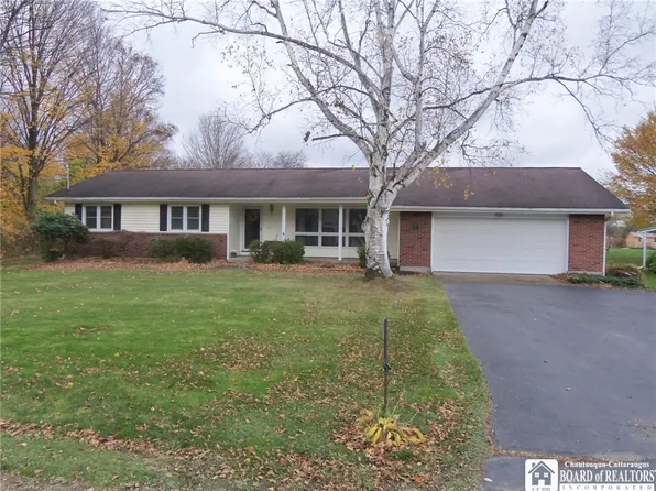 10347 Chestnut Rd, Dunkirk, NY 14048