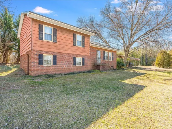 842 Campbell Town Rd, Walhalla, SC 29691