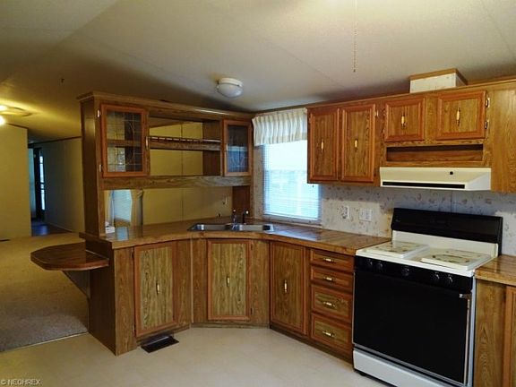 4th image of 16 Pageant Ln #16