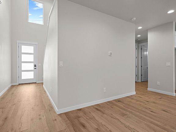 5th image of 2290 Ash St #12