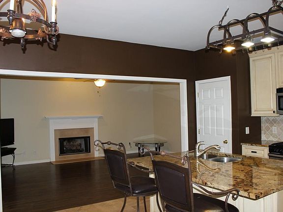 4th image of 2029 Castlemaine Cir