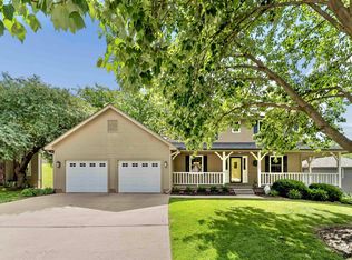 15661 Lamp Cir, Omaha, NE 68118
