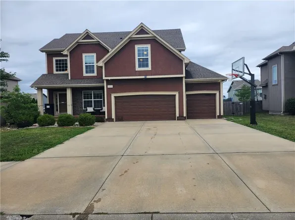 12606 S Laci Cir, Lake Lotawana, MO 64086