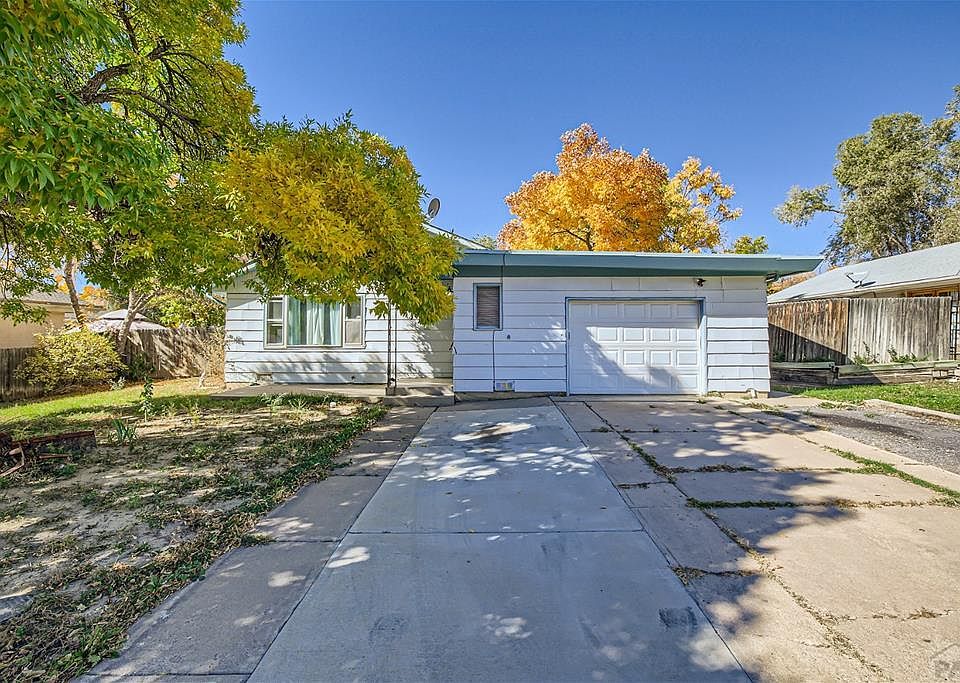 1st image of 13 Loch Lomond Ln