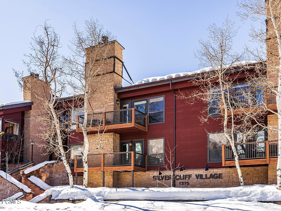 1st image of 1375 Woodside Ave #106