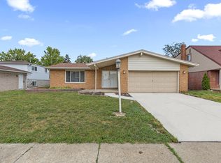 26946 Sheahan Dr, Dearborn Heights, MI 48127