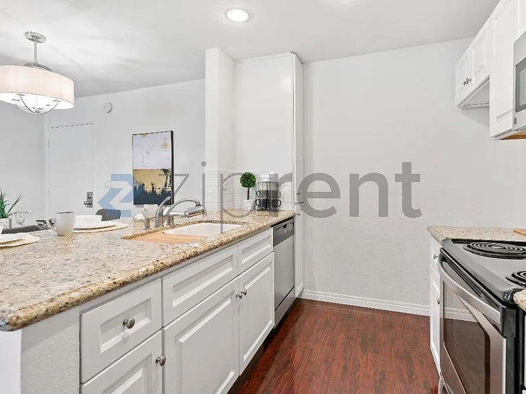 5257 Radford Ave #205 — Photo 12