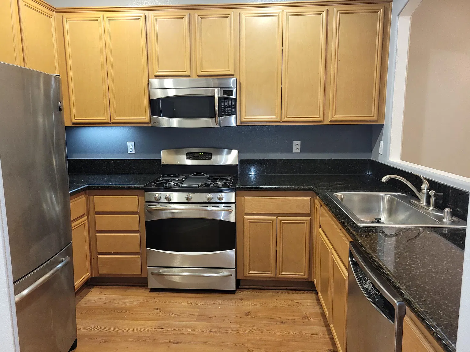 3 bed, 2.5 bath, 1577 sqft, $2,950 — Photo 4