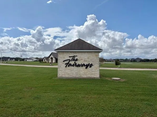 113 Legends Way, El Campo, TX 77437