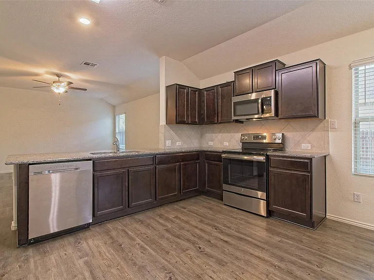 108 Circle Way — Photo 15