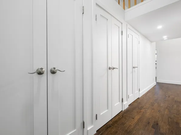 213 East 37th Street image 8 of 19