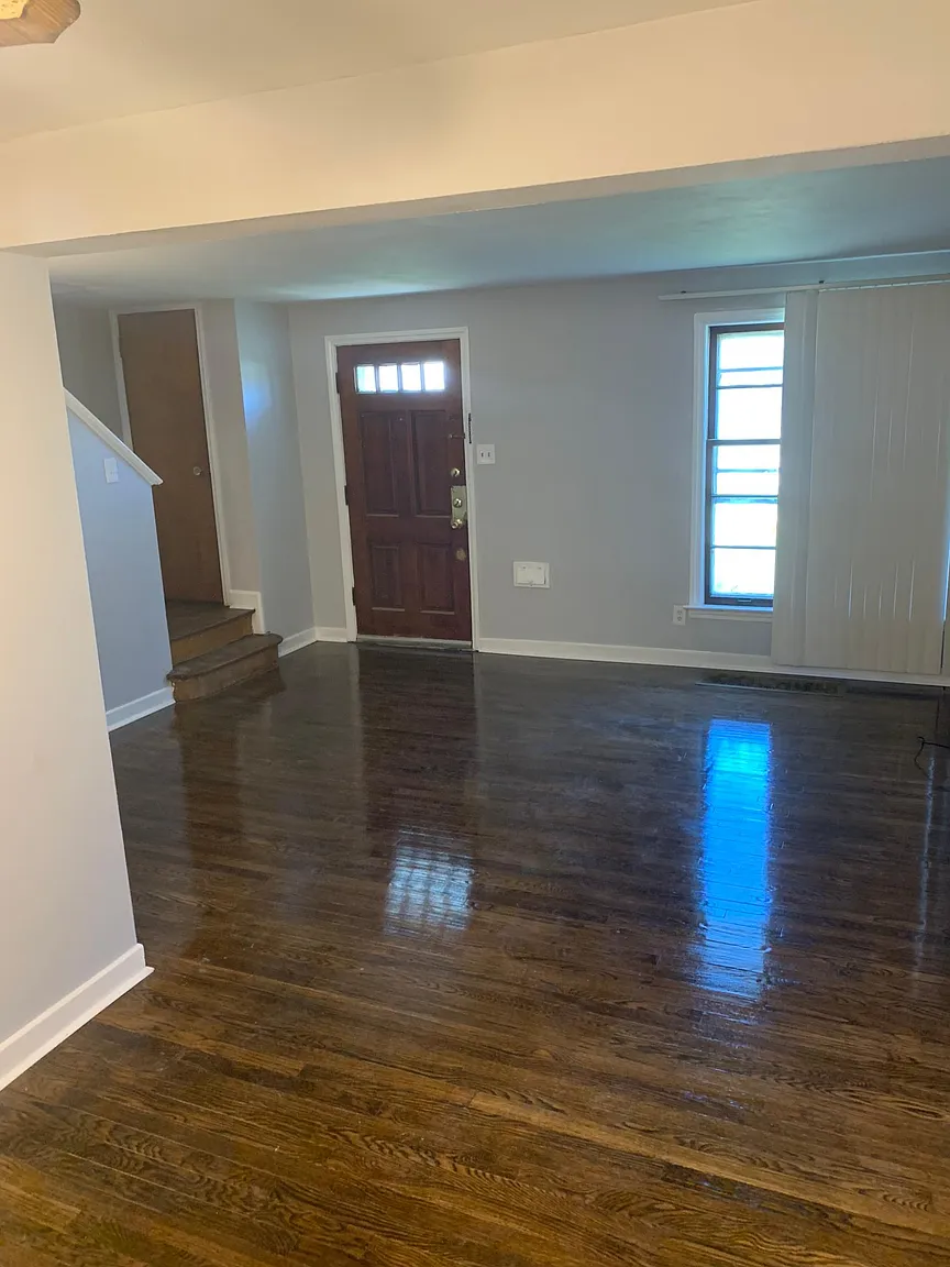 1420 Wentworth Ave photo 1