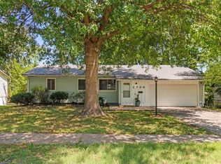 1700 NE 67th St, Gladstone, MO 64118